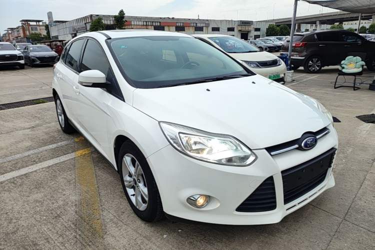 Used Ford Focus 2012 Hatchback 1.6L Automatic Fashion Edition Front Right 45 Deg