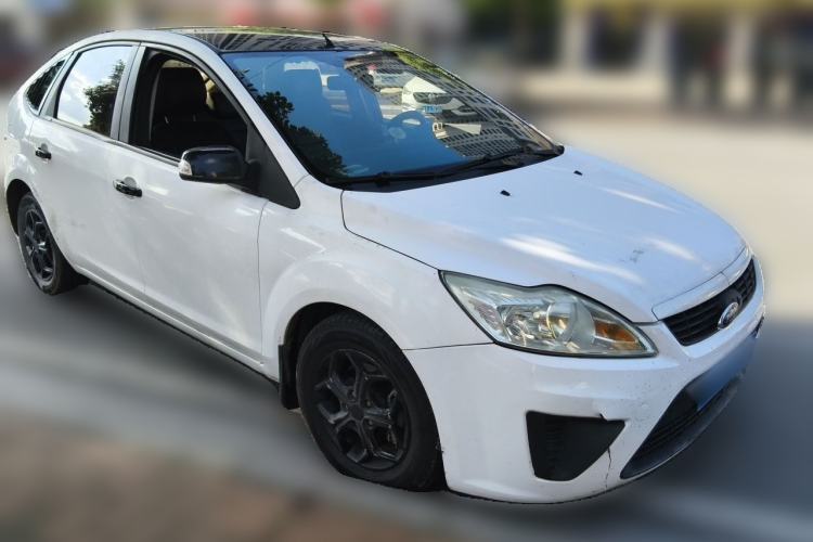 Used Ford Focus 2012 Hatchback Classic 1.8L Automatic Base Model Front Right 45 Deg