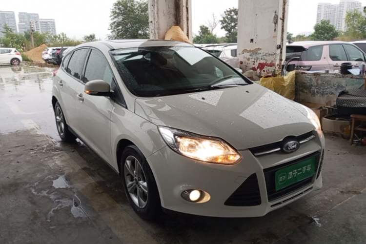 Used Ford Focus 2012 Hatchback 1.6L Manual Fashion Edition Front Right 45 Deg
