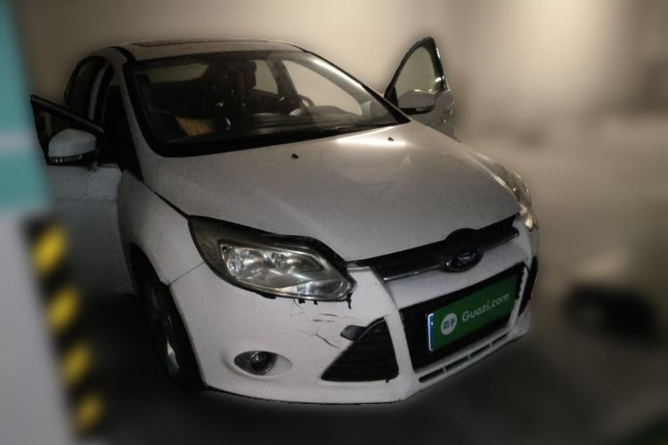Used Ford Focus 2012 Sedan 1.6L Manual Fashion Edition Front Right 45 Deg