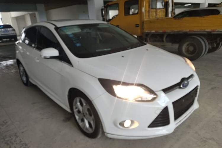 Used Ford Focus 2012 Hatchback 2.0L Automatic Luxury Sport Model Front Right 45 Deg