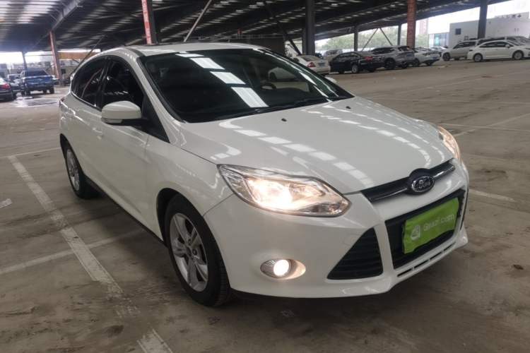 Used Ford Focus 2012 Hatchback 1.6L Automatic Fashion Edition Front Right 45 Deg