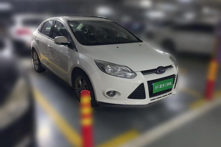 Used Ford Focus 2012 Sedan 1.6L Manual Fashion Edition Front Right 45 Deg