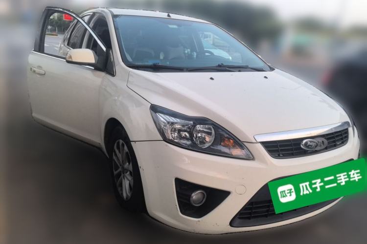 Used Ford Focus 2012 Hatchback Classic 1.8L Automatic Base Model Front Right 45 Deg