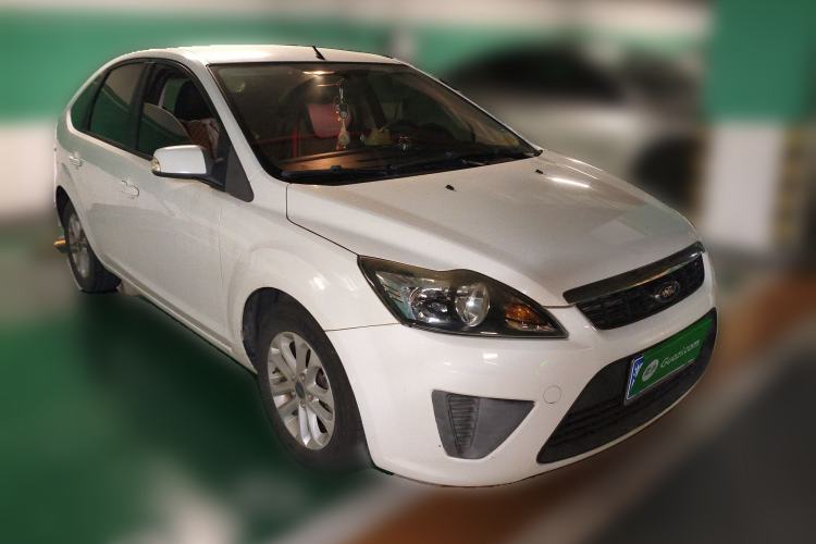 Used Ford Focus 2012 Hatchback Classic 1.8L Automatic Base Model Front Right 45 Deg