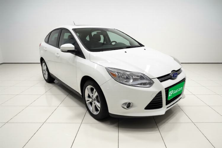 Used Ford Focus 2012 Sedan 1.6L Manual Fashion Edition Front Right 45 Deg