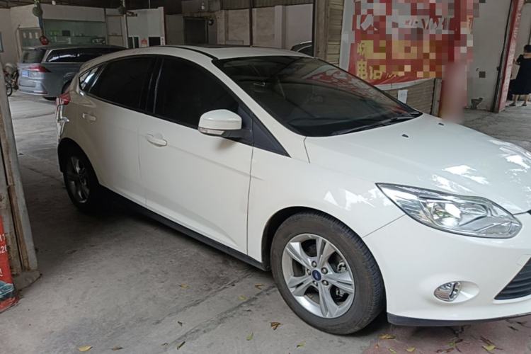 Used Ford Focus 2012 Hatchback 1.6L Automatic Fashion Edition Front Right 45 Deg
