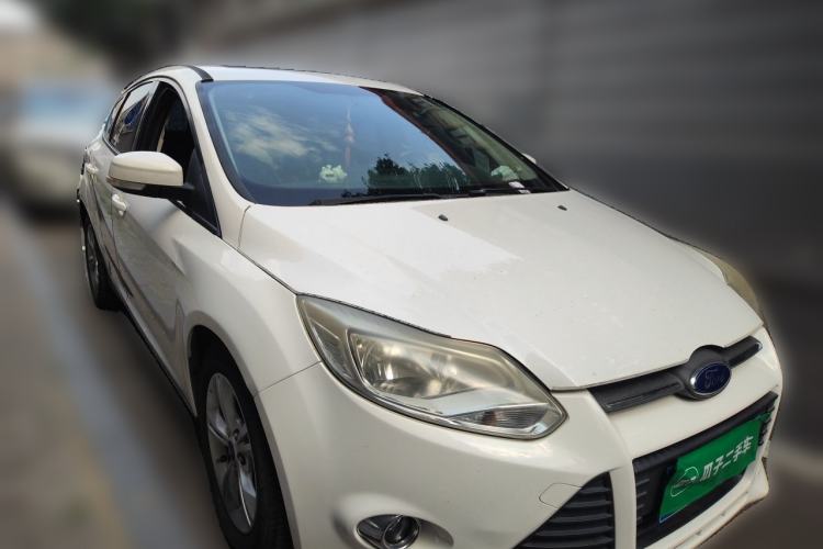Used Ford Focus 2012 Hatchback 1.6L Automatic Fashion Edition Front Right 45 Deg