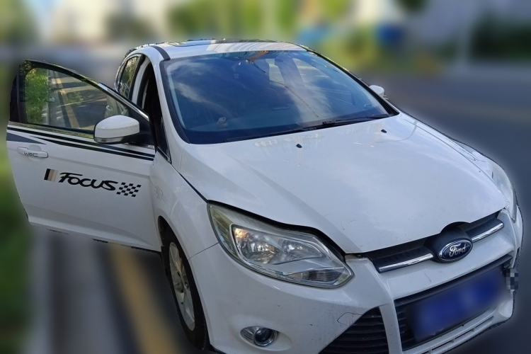 Used Ford Focus 2012 Hatchback 1.6L Automatic Fashion Edition Front Right 45 Deg