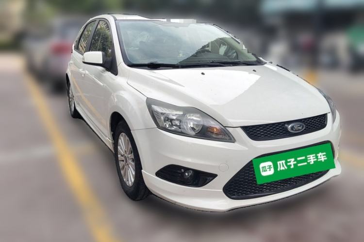 Used Ford Focus 2012 Hatchback Classic 1.8L Automatic Fashion Edition Front Right 45 Deg