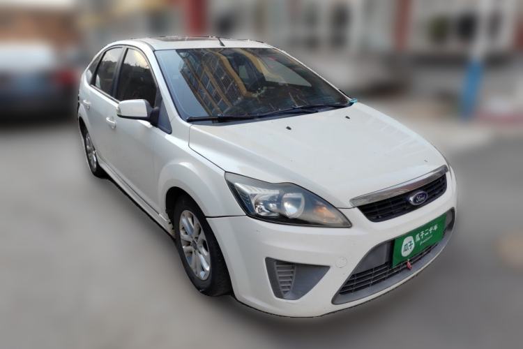Used Ford Focus 2012 Hatchback Classic 1.8L Manual Fashion Edition Front Right 45 Deg