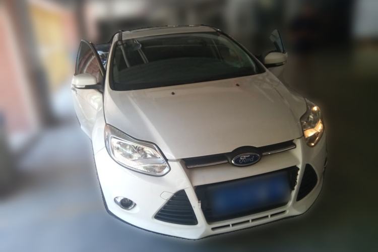 Used Ford Focus 2012 Sedan 1.6L Manual Fashion Edition Front Right 45 Deg