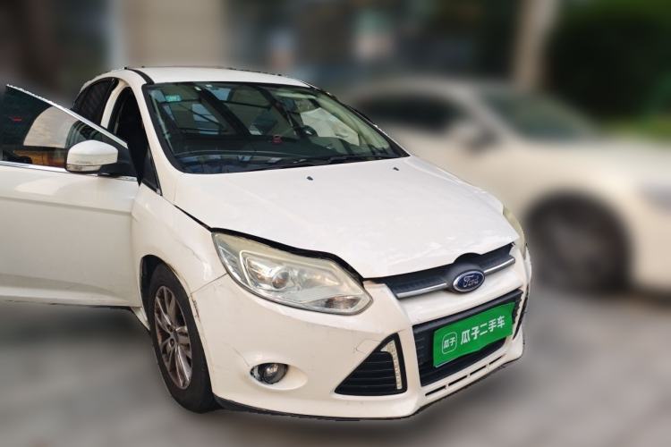 Used Ford Focus 2012 Hatchback 1.6L Manual Fashion Edition Front Right 45 Deg