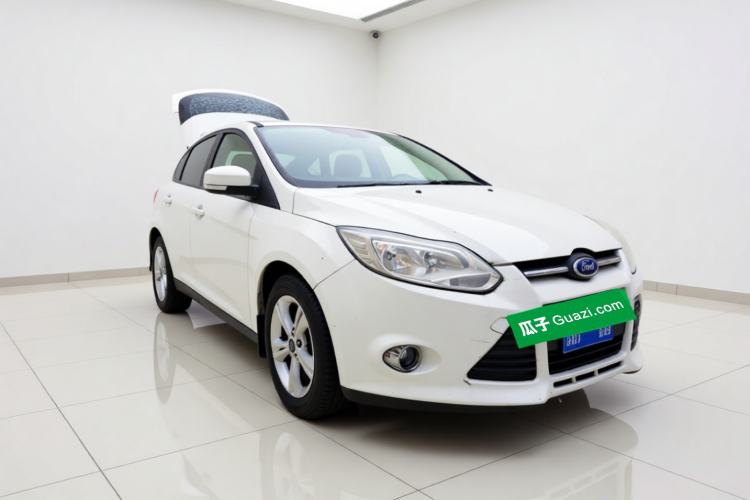 Used Ford Focus 2012 Hatchback 1.6L Manual Fashion Edition Front Right 45 Deg