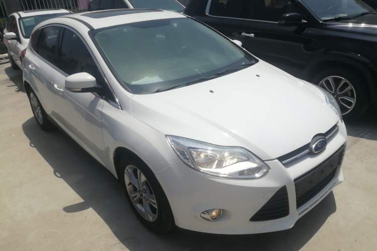 Used Ford Focus 2012 Hatchback 1.6L Automatic Fashion Edition Front Right 45 Deg