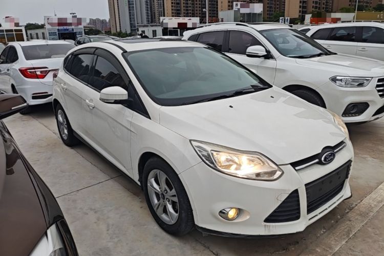 Used Ford Focus 2012 Hatchback 1.6L Automatic Fashion Edition Front Right 45 Deg