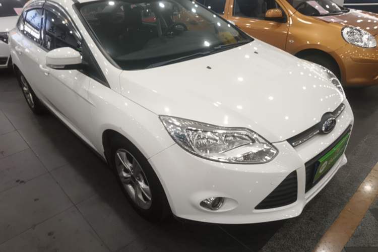 Used Ford Focus 2012 Sedan 1.6L Automatic Fashion Edition Front Right 45 Deg