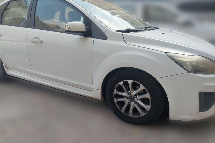 Used Ford Focus 2012 Hatchback Classic 1.8L Automatic Fashion Edition Front Right 45 Deg