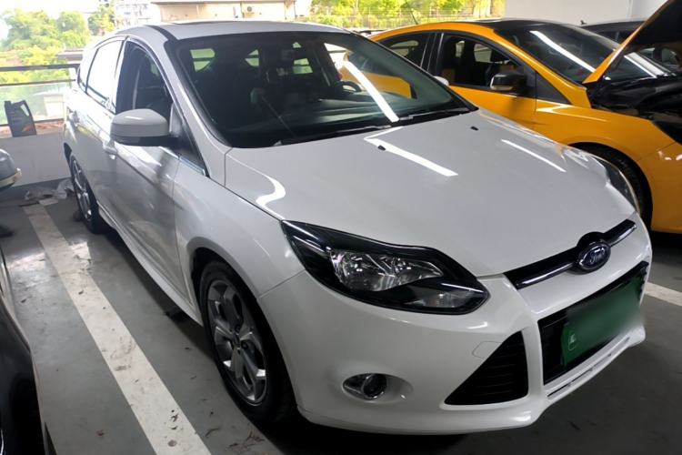 Used Ford Focus 2012 Hatchback 2.0L Manual Luxury Sport Model Front Right 45 Deg