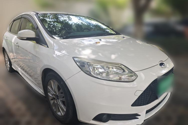 Used Ford Focus 2012 Hatchback 1.6L Manual Comfort Model Front Right 45 Deg