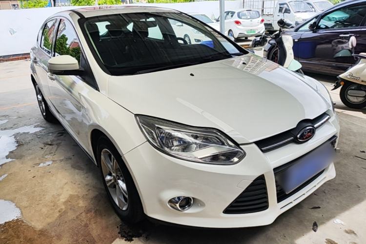 Used Ford Focus 2012 Hatchback 1.6L Automatic Fashion Edition Front Right 45 Deg