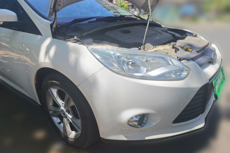 Used Ford Focus 2012 Hatchback 1.6L Manual Fashion Edition Front Right 45 Deg