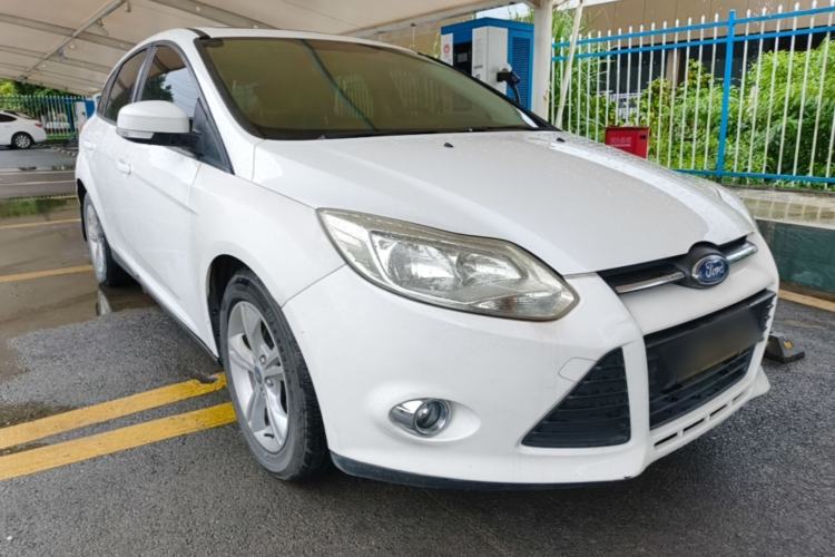 Used Ford Focus 2012 Hatchback 1.6L Automatic Fashion Edition Front Right 45 Deg