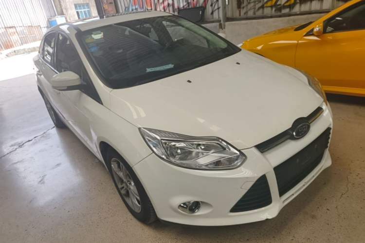 Used Ford Focus 2012 Sedan 1.6L Manual Fashion Edition Front Right 45 Deg