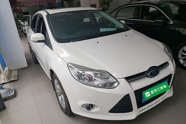 Used Ford Focus 2012 Hatchback 1.6L Manual Fashion Edition Front Right 45 Deg