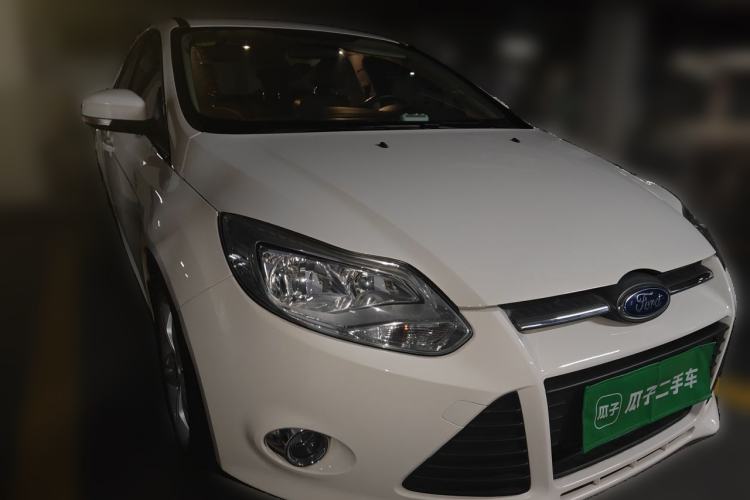 Used Ford Focus 2012 Hatchback 1.6L Automatic Fashion Edition Front Right 45 Deg