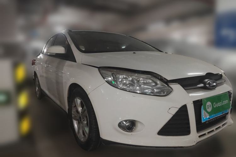 Used Ford Focus 2012 Hatchback 1.6L Automatic Fashion Edition Front Right 45 Deg