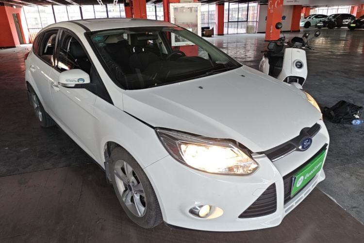 Used Ford Focus 2012 Hatchback 1.6L Automatic Fashion Edition Front Right 45 Deg