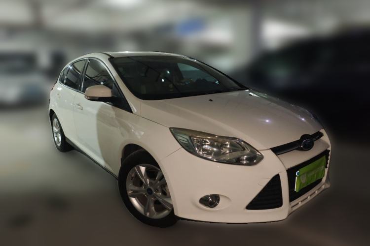 Used Ford Focus 2012 Hatchback 1.6L Automatic Fashion Edition Front Right 45 Deg