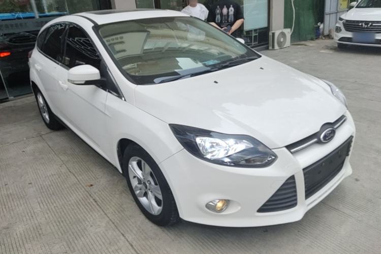 Used Ford Focus 2012 Hatchback 1.6L Automatic Fashion Edition Front Right 45 Deg