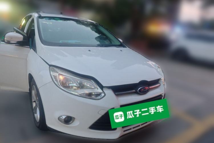 Used Ford Focus 2012 Hatchback 1.6L Automatic Fashion Edition Front Right 45 Deg
