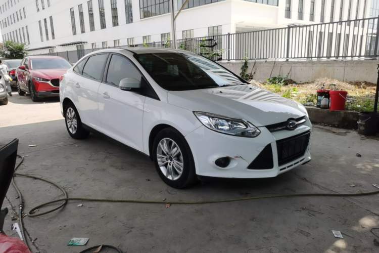 Used Ford Focus 2012 Sedan 1.6L Automatic Comfort Model Front Right 45 Deg