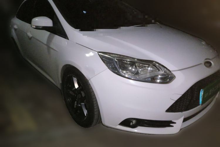 Used Ford Focus 2012 Sedan 1.6L Manual Fashion Edition Front Right 45 Deg