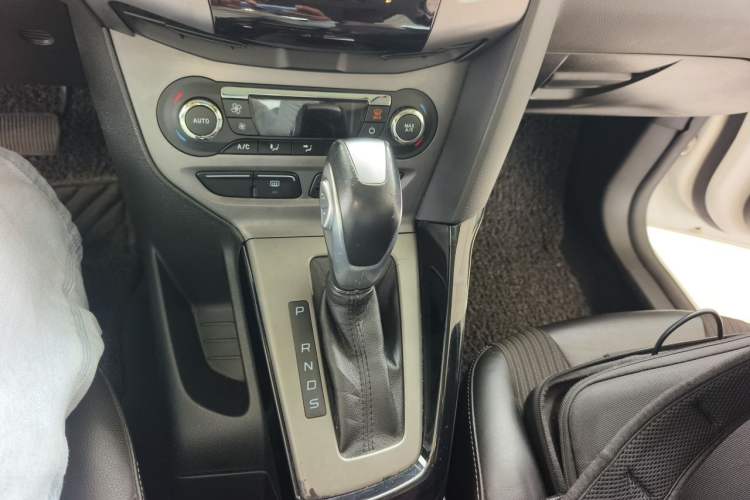 Used Ford Focus 2012 Hatchback 1.6L Automatic Fashion Edition Gear Lever
