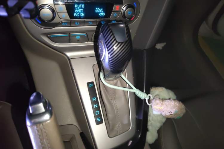 Used Ford Focus 2012 Sedan 1.6L Automatic Prestige Model Gear Lever