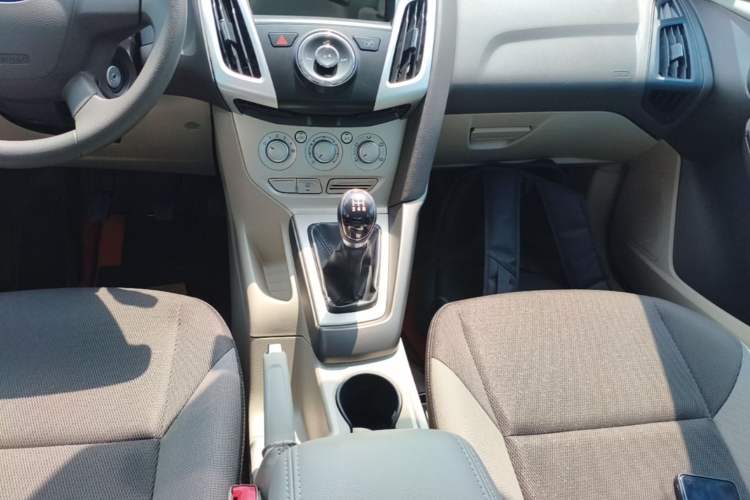 Used Ford Focus 2012 Sedan 1.6L Manual Comfort Model Gear Lever