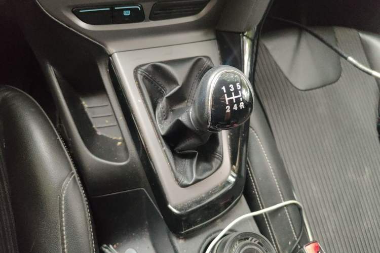 Used Ford Focus 2012 Sedan 1.6L Manual Fashion Edition Gear Lever