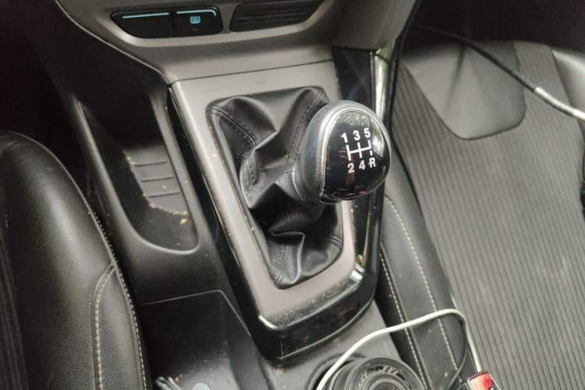Used Ford Focus 2012 Sedan 1.6L Manual Fashion Edition Gear Lever