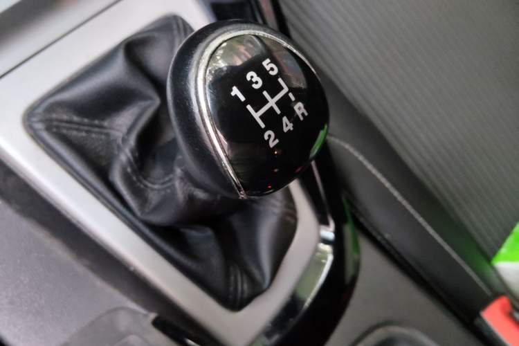 Used Ford Focus 2012 Hatchback 2.0L Manual Luxury Sport Model Gear Lever