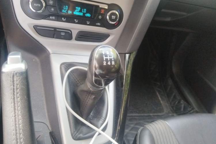 Used Ford Focus 2012 Hatchback 2.0L Manual Luxury Sport Model Gear Lever