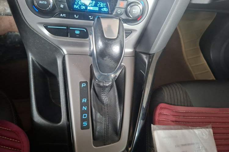 Used Ford Focus 2012 Hatchback 1.6L Automatic Fashion Edition Gear Lever