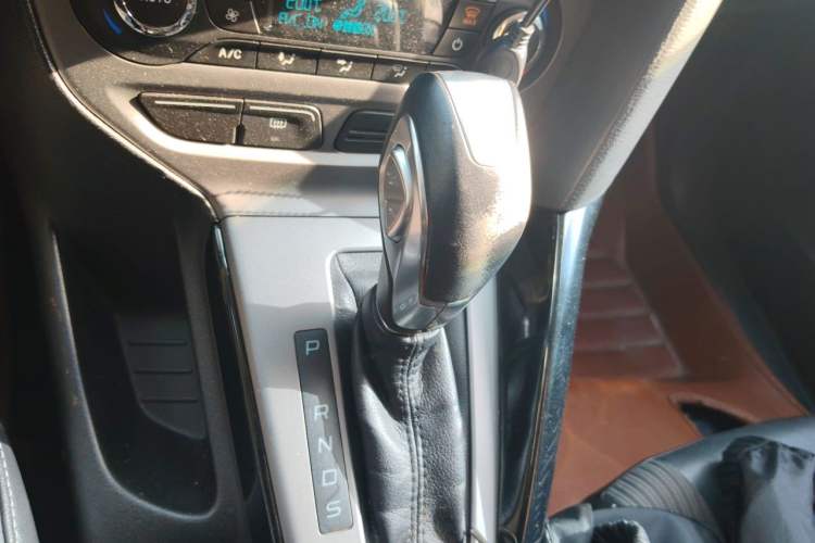 Used Ford Focus 2012 Hatchback 1.6L Automatic Fashion Edition Gear Lever