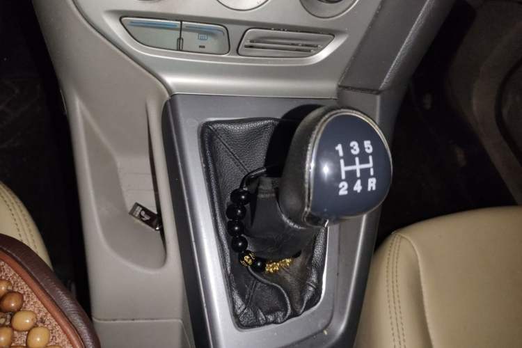 Used Ford Focus 2012 Sedan 1.6L Manual Comfort Model Gear Lever
