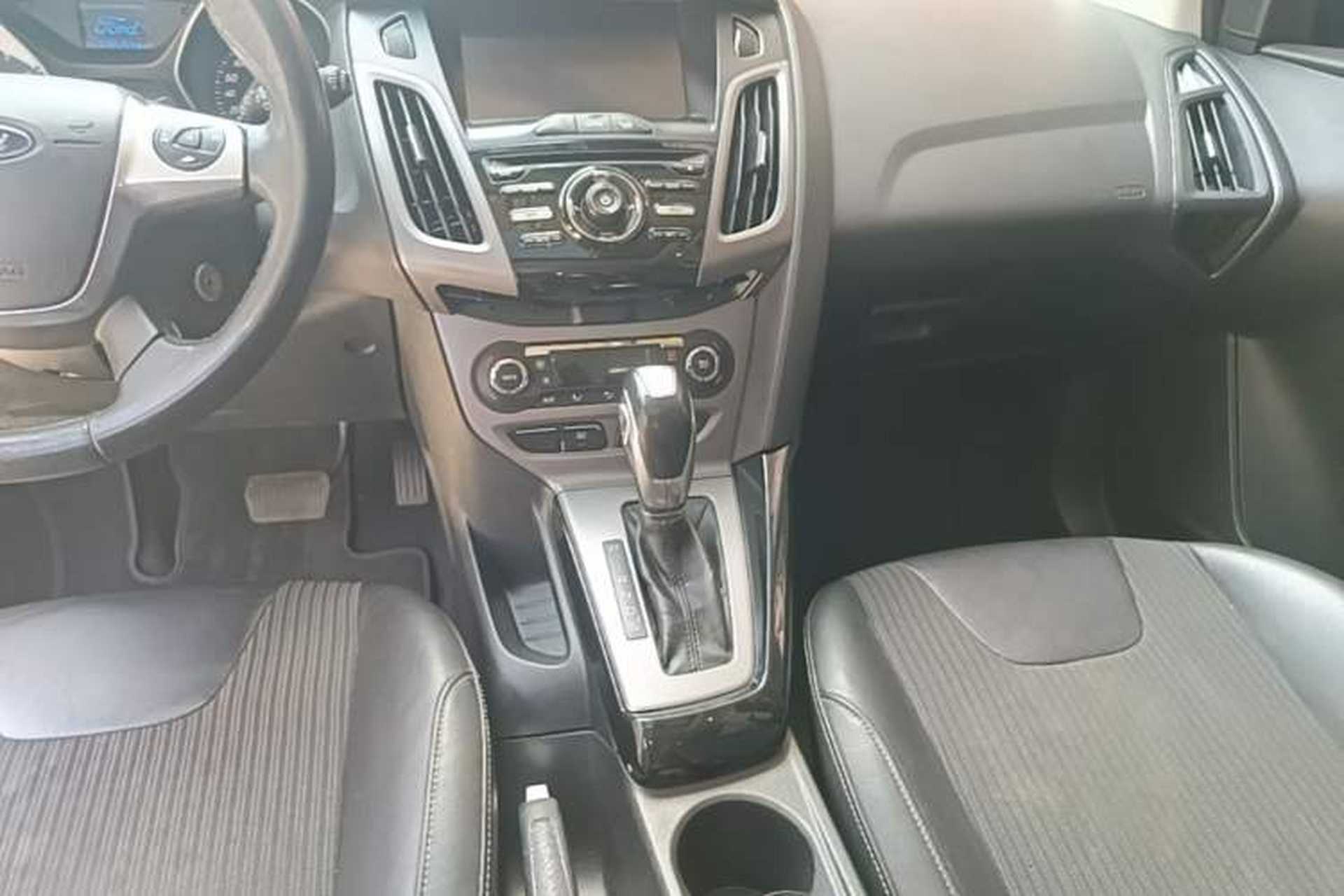Used Ford Focus 2012 Hatchback 1.6L Automatic Fashion Edition Gear Lever