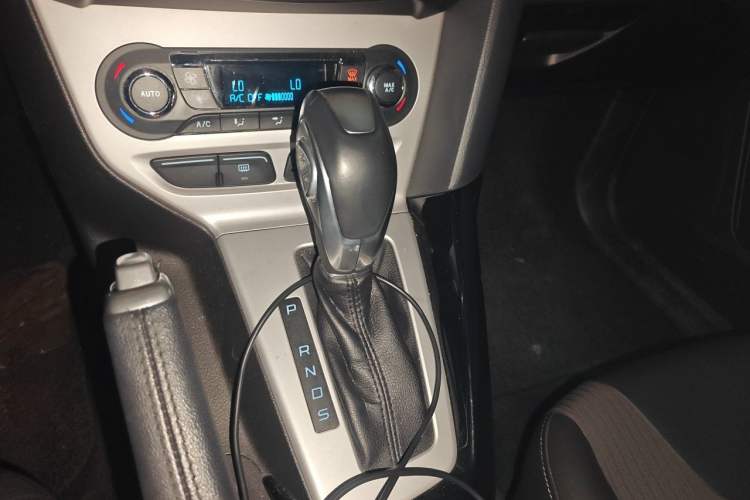 Used Ford Focus 2012 Hatchback 2.0L Automatic Luxury Sport Model Gear Lever