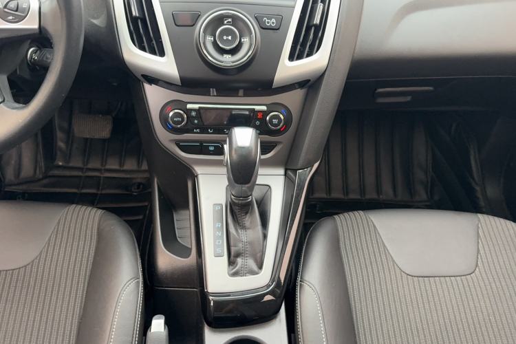 Used Ford Focus 2012 Hatchback 1.6L Automatic Fashion Edition Gear Lever